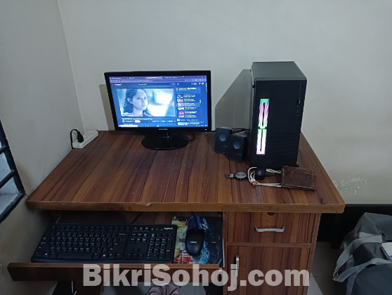 Core I5 2th Gen PC with Samsung monitor & Table